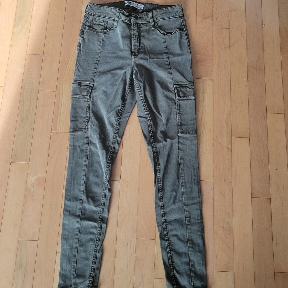 pants with cargo pockets